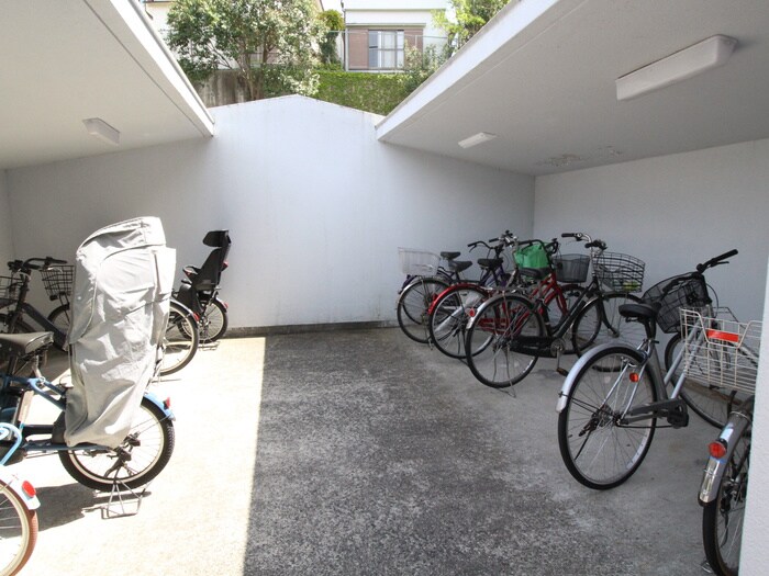 グランドローエの物件外観写真