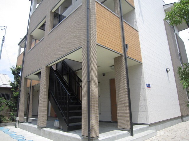 リバ－サイド東久宝寺八番館の物件外観写真