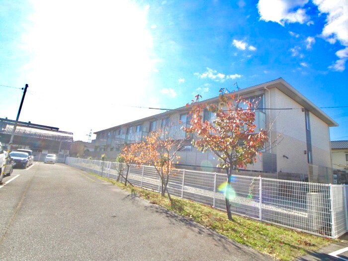 セレニティ猪名寺の物件外観写真