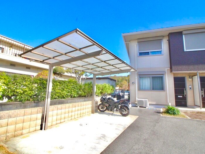 セレニティ猪名寺の物件外観写真