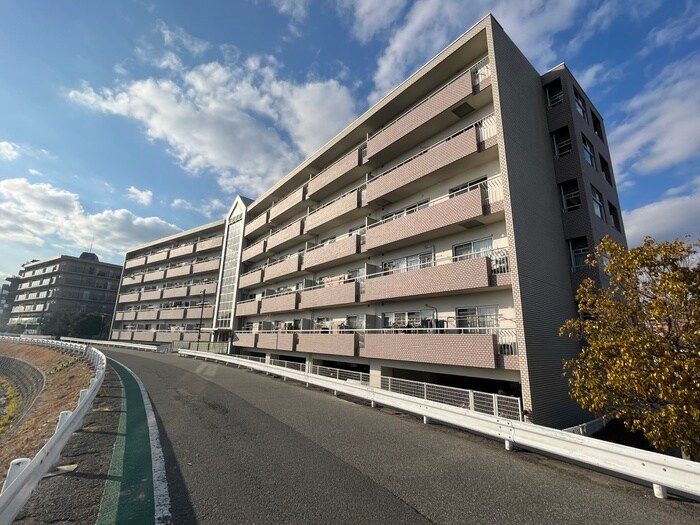 AZUR 宝塚の物件外観写真