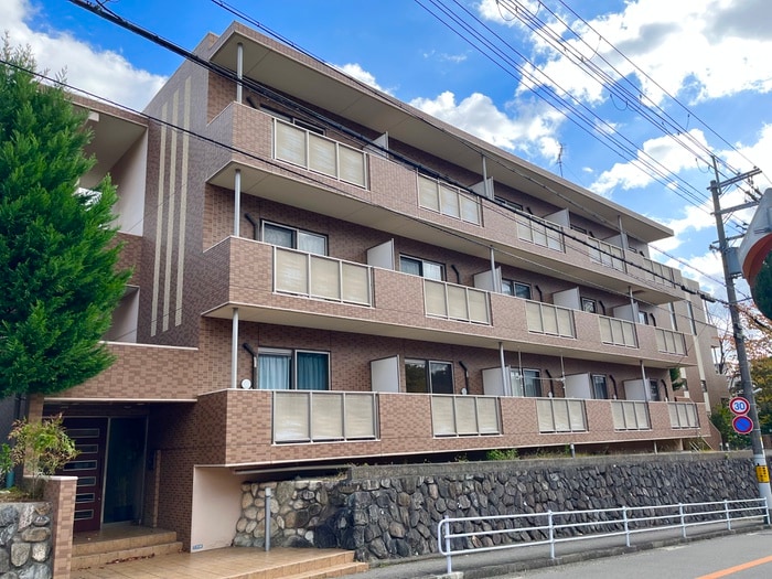 茜苑レジデンスの物件外観写真