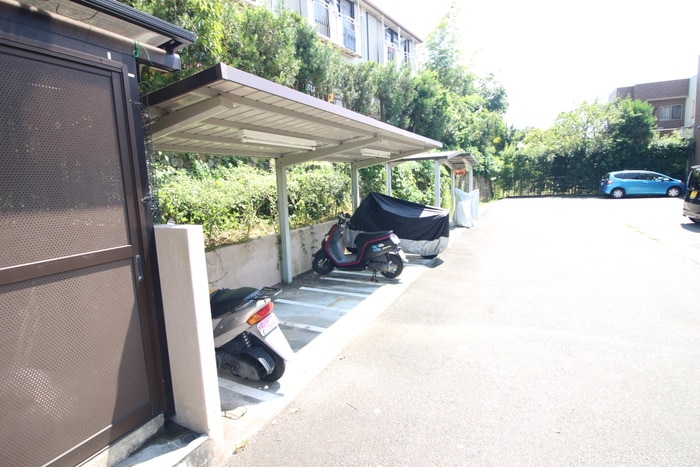 茜苑レジデンスの物件外観写真