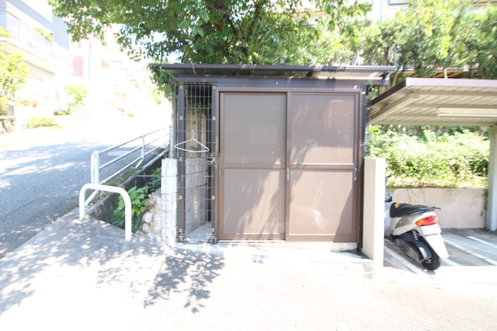 茜苑レジデンスの物件外観写真