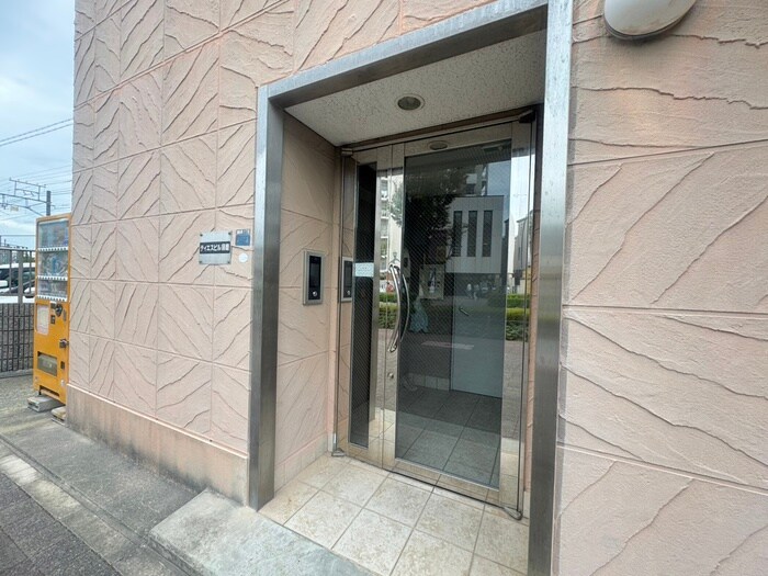 ティエスビルの物件外観写真