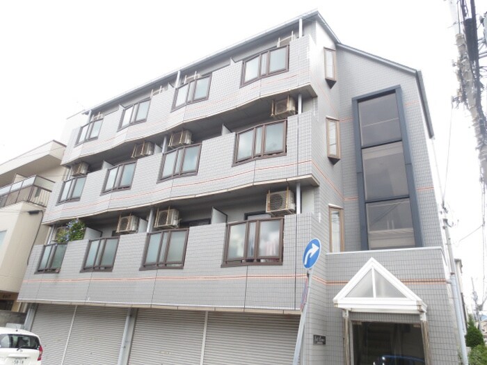 ベルカンポ曙の物件外観写真