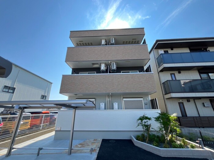 リベルト・ボヌールⅢ番館の物件外観写真