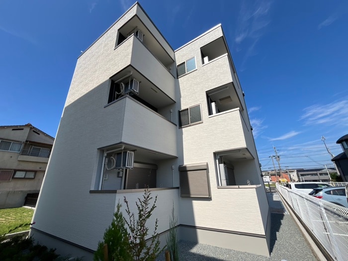 リベルト・ボヌールⅢ番館の物件外観写真