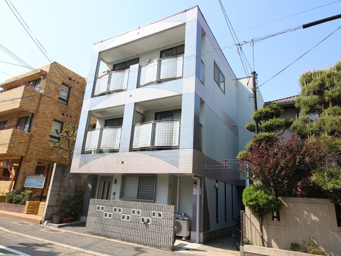 パインハイツの物件外観写真