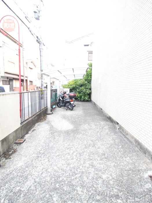 シャトー東香里の物件外観写真