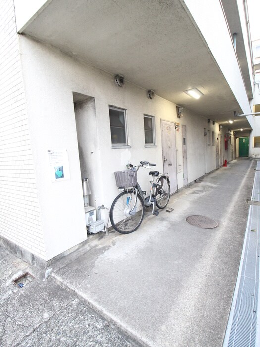 シャトー東香里の物件外観写真