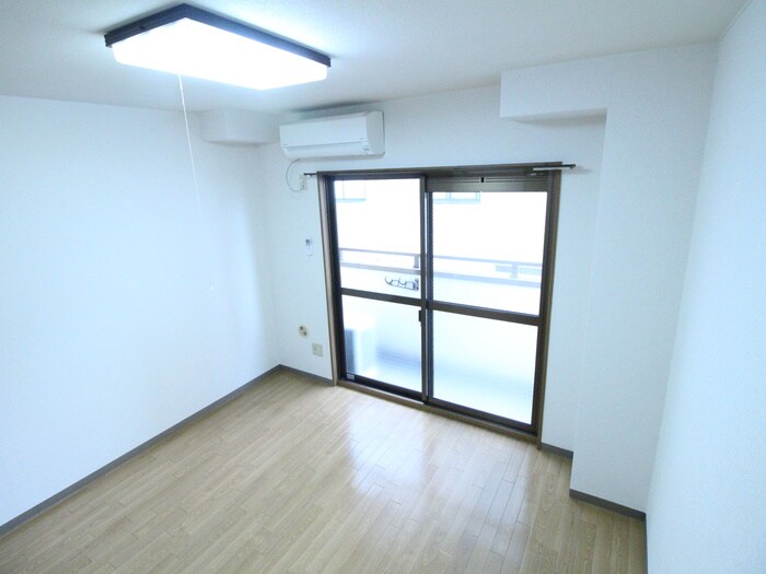 ストゥーディオ春日丘の物件内観写真