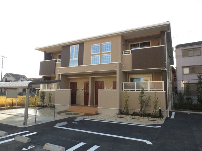 クローバーハウスの物件外観写真