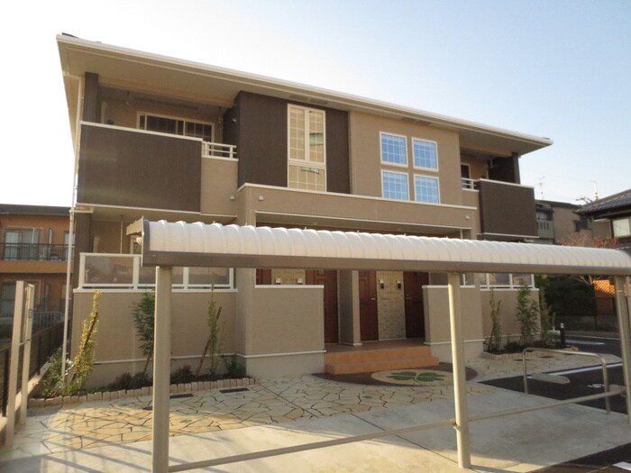 クローバーハウスの物件外観写真