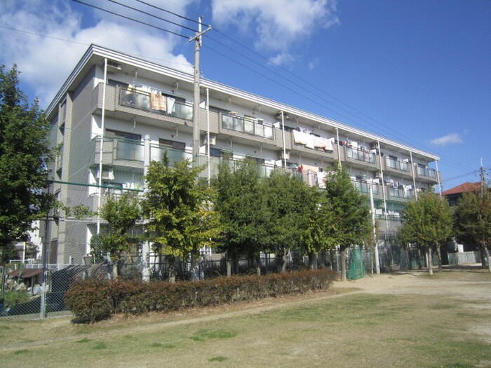 ファミ－ルシ－ダの物件外観写真