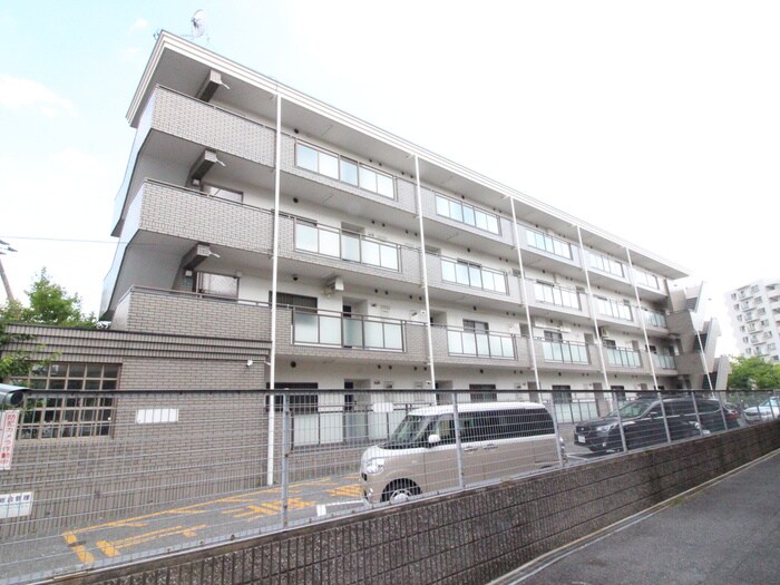 ファミ－ルシ－ダの物件外観写真