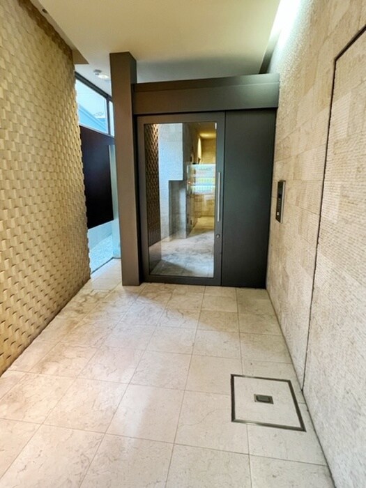 W.O.B HONMACHI WESTの物件外観写真