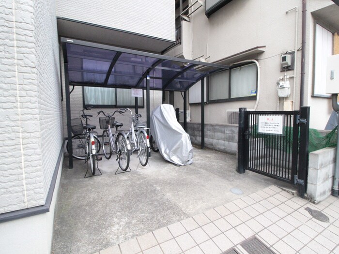 ヴレ・ロワイヤルの物件外観写真