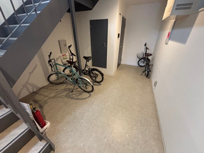 H.Sビルヂングの物件外観写真