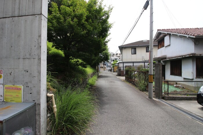 アヴニ－ルの物件外観写真