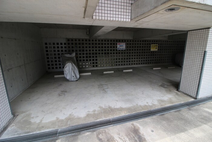 アヴニ－ルの物件外観写真