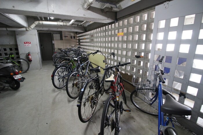 アヴニ－ルの物件外観写真