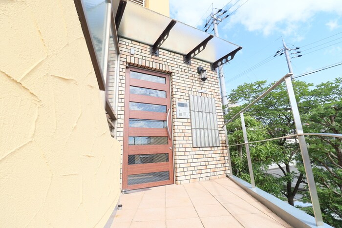 ジョ－ヌ・エ・ルポの物件外観写真