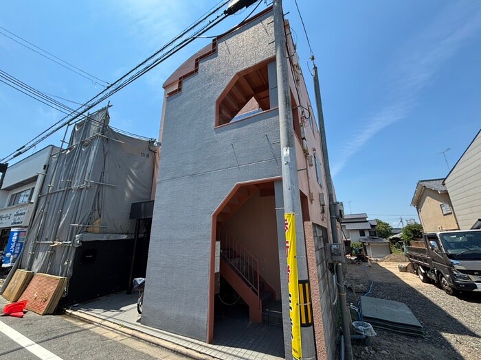 みつまるマンションの物件外観写真