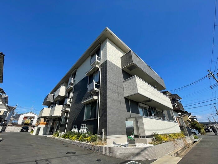 プラティア南里の西の物件外観写真