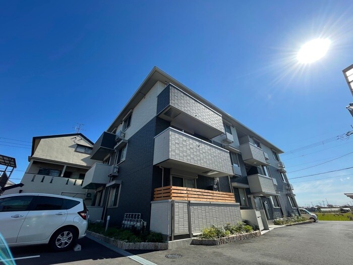 プラティア南里の西の物件外観写真