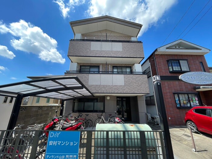 安村マンションの物件外観写真