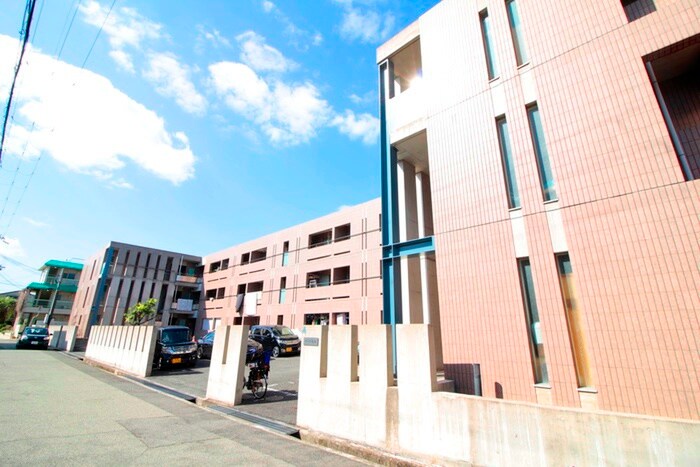 サ－ティフクヤの物件外観写真