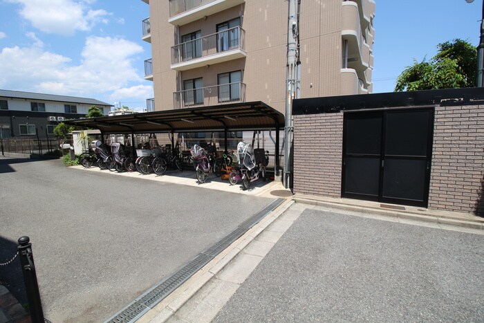 ウエルメゾン江坂の物件外観写真