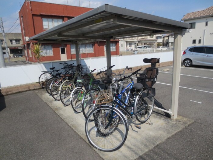 ユニグランデ山手A棟の物件外観写真