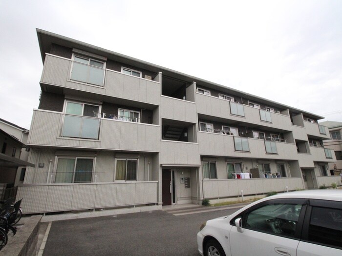 シャンテ春日の物件外観写真