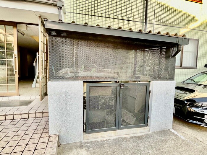 第三村西マンションの物件外観写真