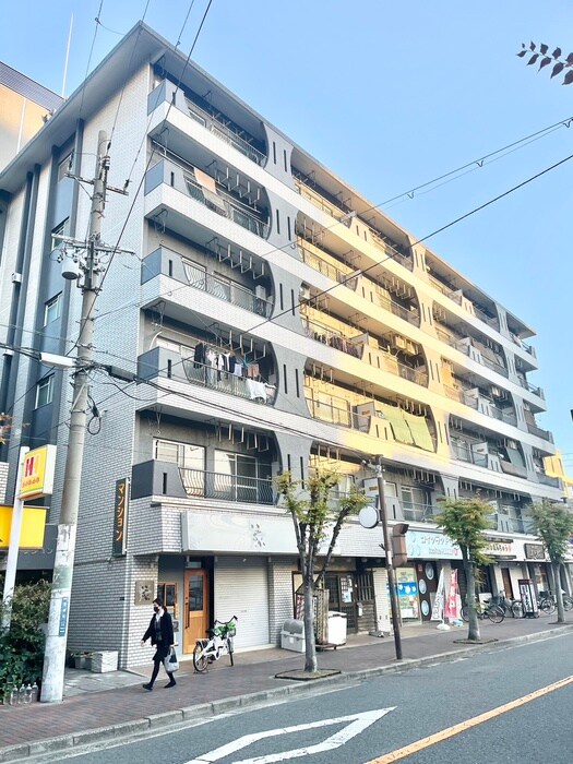 三松マンションの物件外観写真