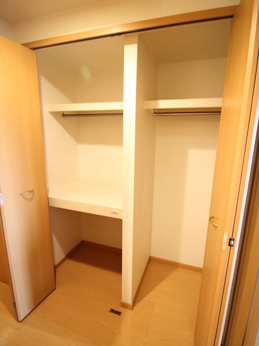 ＫＩﾌ-ﾄﾞｱﾙ･ﾃｨ･ﾌｪｽ･ﾋﾞｭ-の物件内観写真