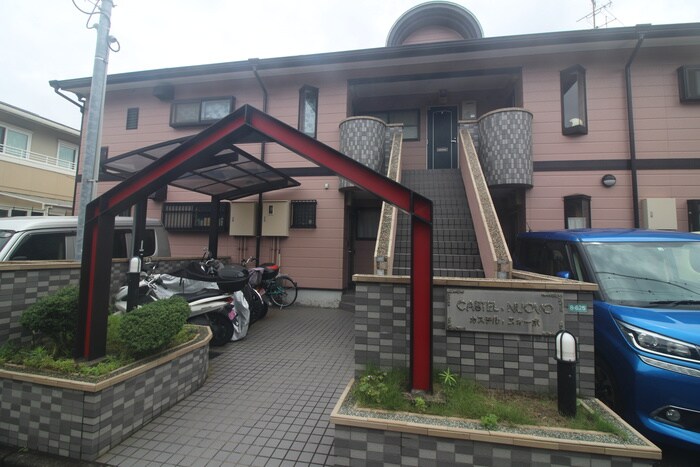 カステル・ヌオーボの物件外観写真