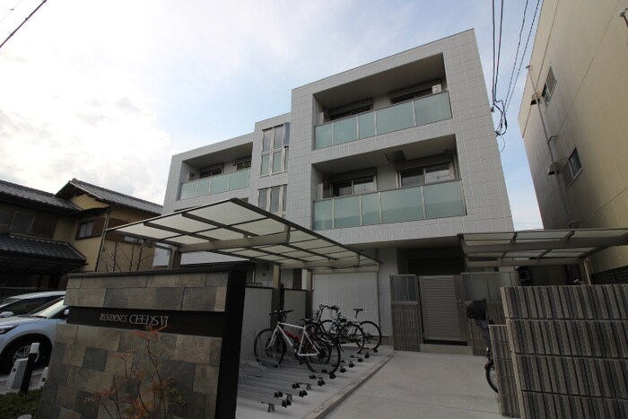 レジデンスシーズⅥの物件外観写真