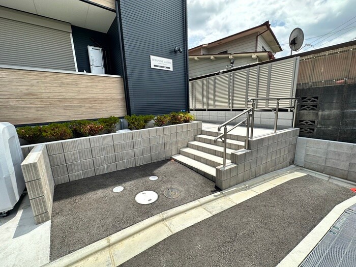 セラフィーメゾン郡元町の物件外観写真