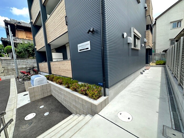 セラフィーメゾン郡元町の物件外観写真