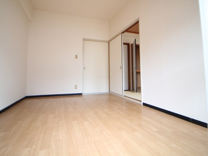 ラグジェレディＫ壱号館の物件内観写真