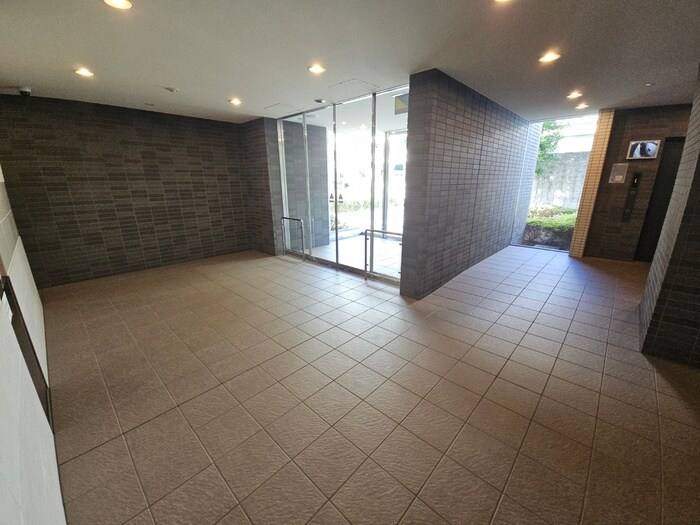 ｼｬﾙﾏﾝﾌｼﾞｽﾏｰﾄﾖｼﾀｴｷﾏｴｽﾃｰｼｮﾝﾌﾞﾗｲﾄの物件外観写真