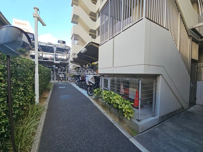 ｼｬﾙﾏﾝﾌｼﾞｽﾏｰﾄﾖｼﾀｴｷﾏｴｽﾃｰｼｮﾝﾌﾞﾗｲﾄの物件外観写真