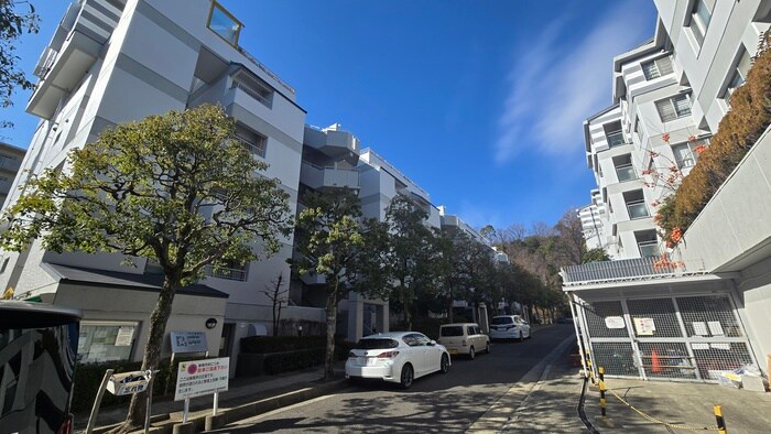 ﾌﾟﾚｽﾃ-ｼﾞ新千里西町2号棟（203）の物件外観写真