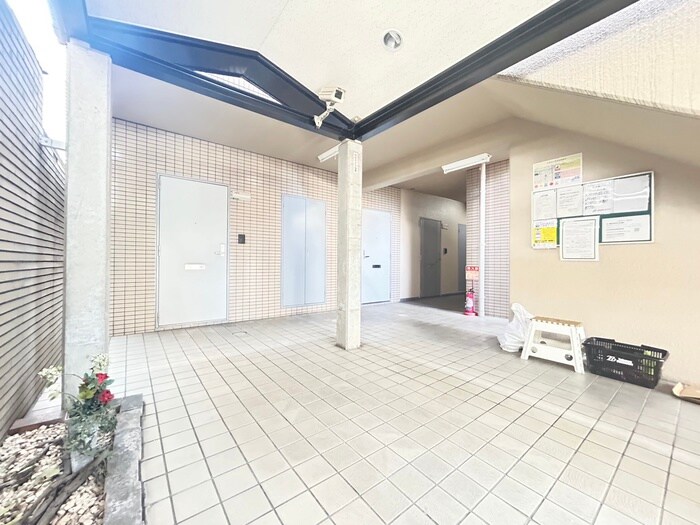 ウエストブリッジの物件外観写真