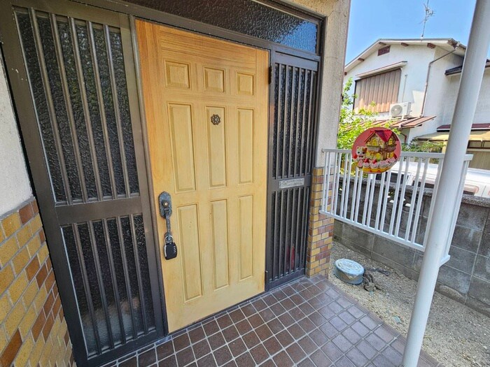 丘の上にある春のLa tortaの物件外観写真