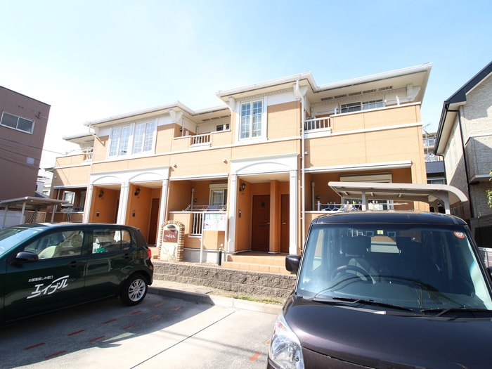 ハぁピネスの物件外観写真