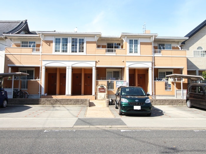 ハぁピネスの物件外観写真